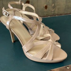 Tahari nude patent leather heels